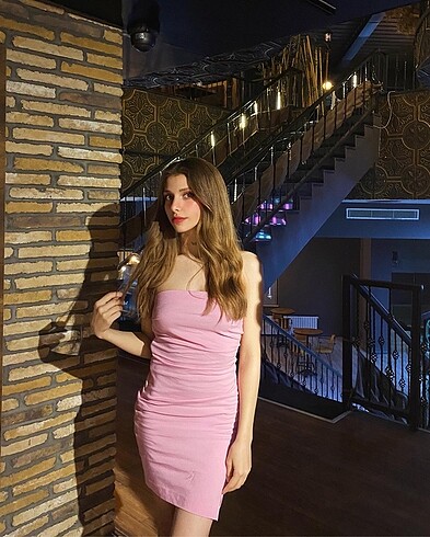 Pembe straplez büzgülü elbise