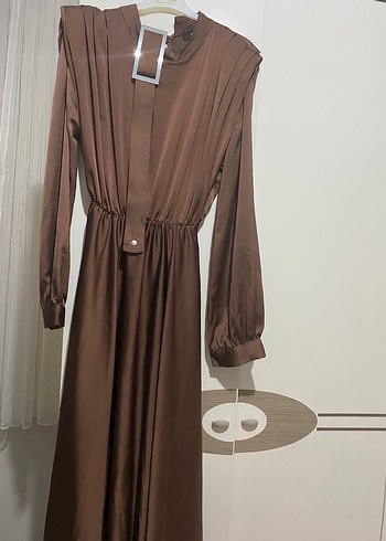 Kahverengi Uzun Kollu Saten Kadın Elbise - Görsel 2