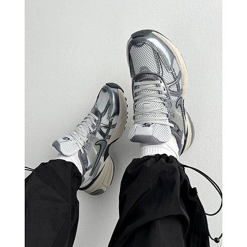 38 Beden Nike V2K Run White Black