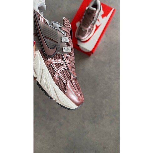 Nike Nike V2K Run ?Smokey Mauve?