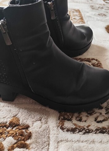 Kadın taşlı bot - Görsel 3