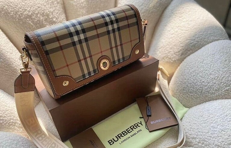 Burberry Avrupa?dan kapınıza 0 orjinal