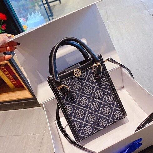 Tory Burch Amerika?dan kapınıza 0 orjinal