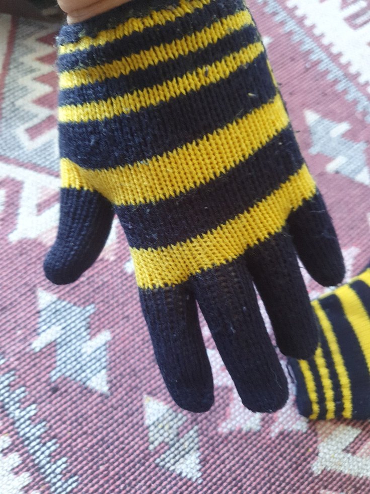 Sarı Siyah Çizgili Erkek Çocuk Eldiveni - Görsel 3