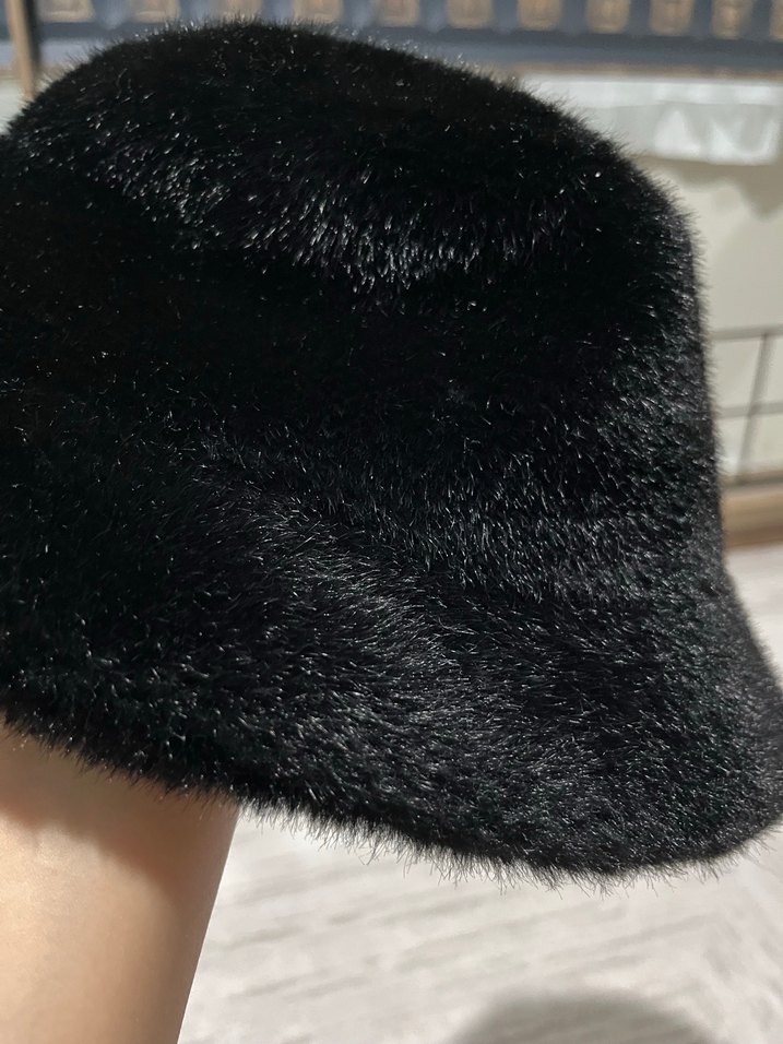 Siyah Kürklü Kadın Şapka - Görsel 2