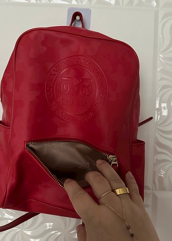 Kırmızı sırt çantası - Görsel 2