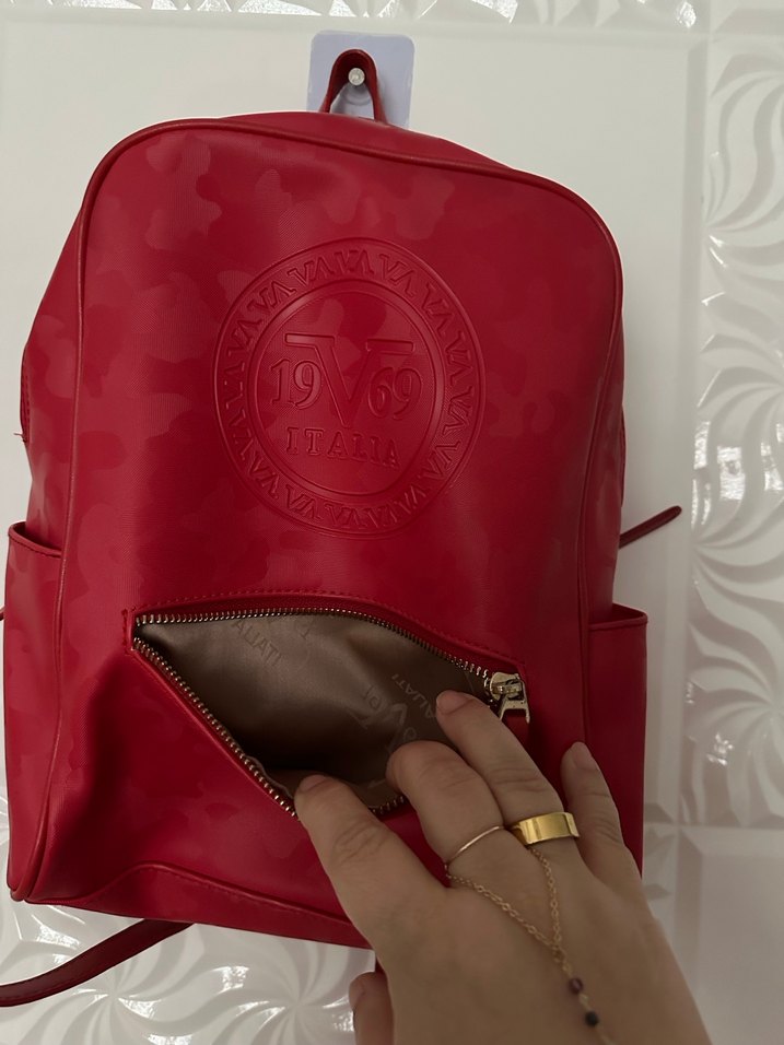 Kırmızı sırt çantası - Görsel 2