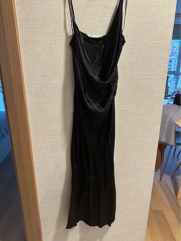 Zara saten askili elbise