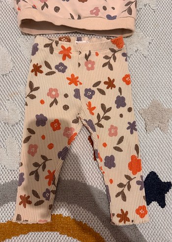 Çiçek Desenli Örgü Kız Bebek Takımı - Görsel 5