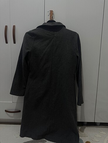 Gri düğmeli kaban - Görsel 3