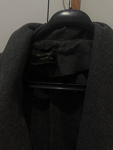 Gri düğmeli kaban - Görsel 5