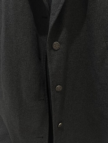 Gri düğmeli kaban - Görsel 6