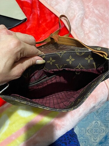 Louis Vuitton Kol çantası