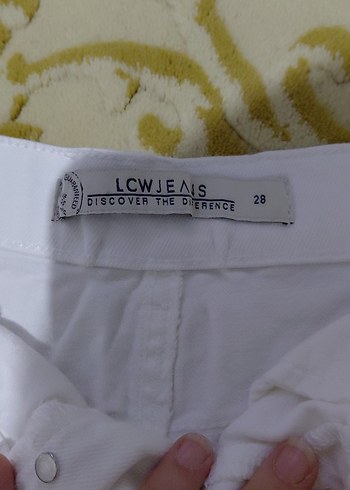 Düğmeli Beyaz Mini Kadın Kot Şort - Görsel 3