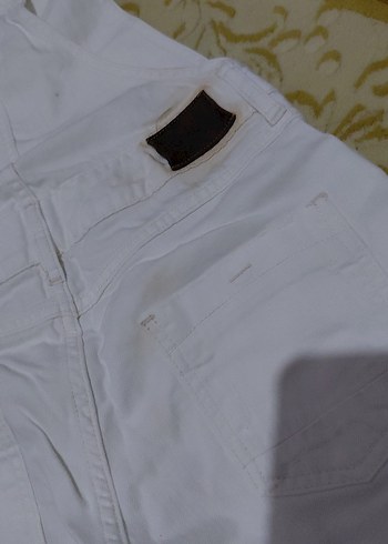 Kızlar için beyaz pamuklu askılı şort tulum - Görsel 6