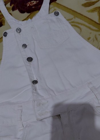 Kızlar için beyaz pamuklu askılı şort tulum - Görsel 3