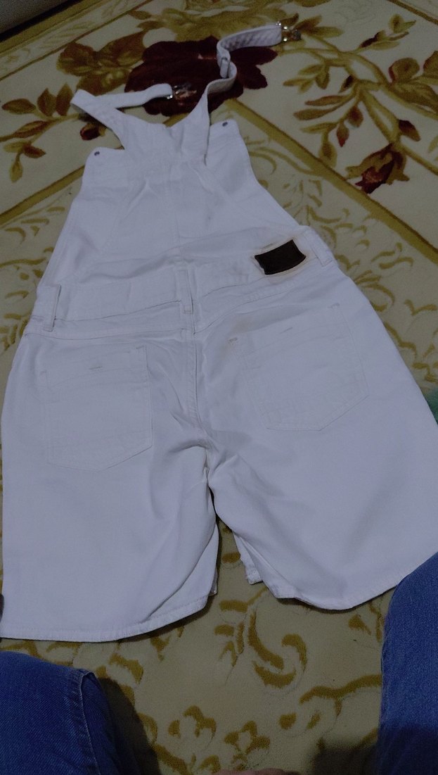 Kızlar için beyaz pamuklu askılı şort tulum - Görsel 5