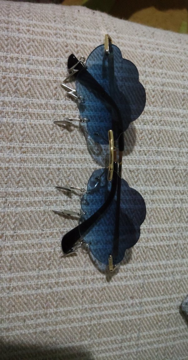 Boncuk Detaylı Siyah Bulut Güneş Gözlüğü - Görsel 4