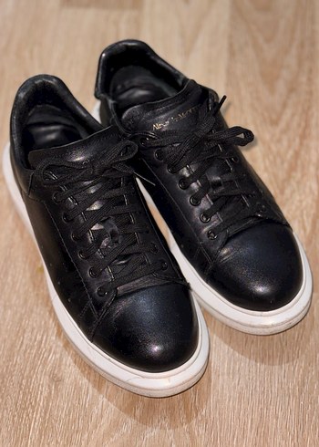 Alexander McQueen 42