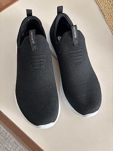 35,5 Beden siyah Renk Skechers ayakkabı
