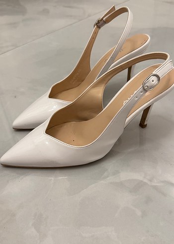 38 Beden Beyaz Tokalı Stiletto Kadın Ayakkabı