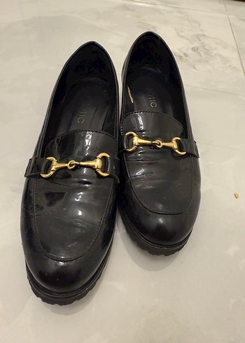 Kadın Siyah Rugan Loafer Ayakkabı
