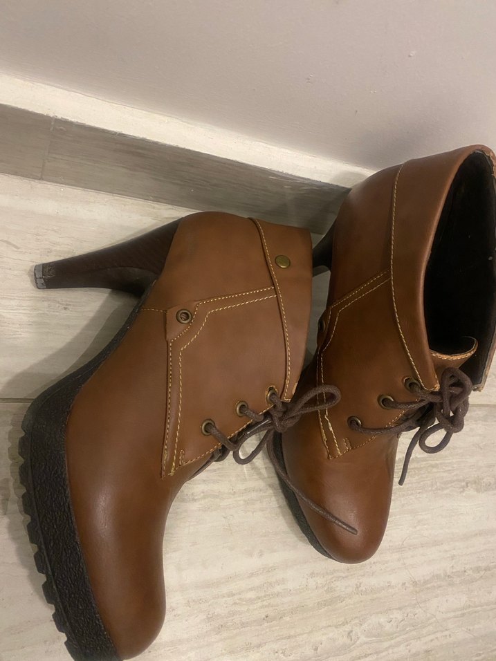 Kahverengi Deri Topuklu Kadın Bot - Görsel 3