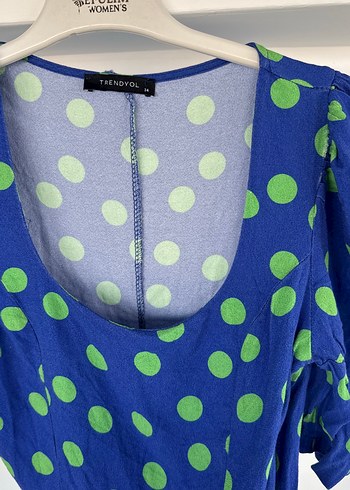 Düğmeli Kısa Kollu Mavi Puantiyeli Bluz - Görsel 3