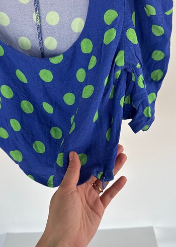 Düğmeli Kısa Kollu Mavi Puantiyeli Bluz - Görsel 2