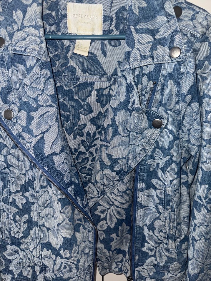 Çiçek Desenli Mavi Kadın Kot Ceket - Görsel 3