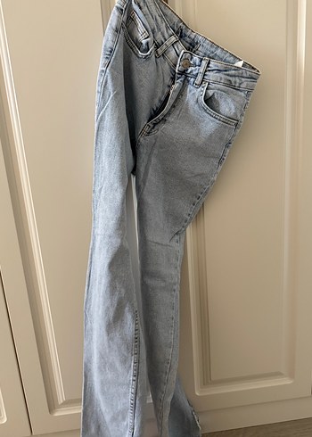 Paçası yırtmaçlı jean - Görsel 2