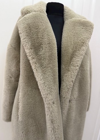 Bej Uzun Kollu Kadın Kürklü Kaban - Görsel 5