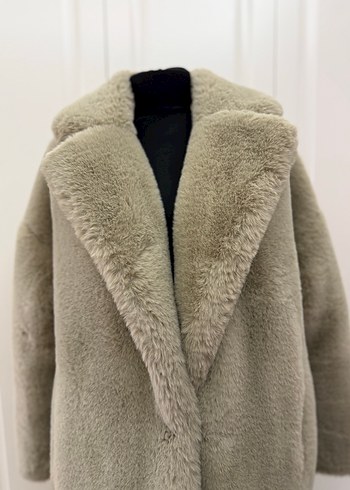 Bej Uzun Kollu Kadın Kürklü Kaban - Görsel 3