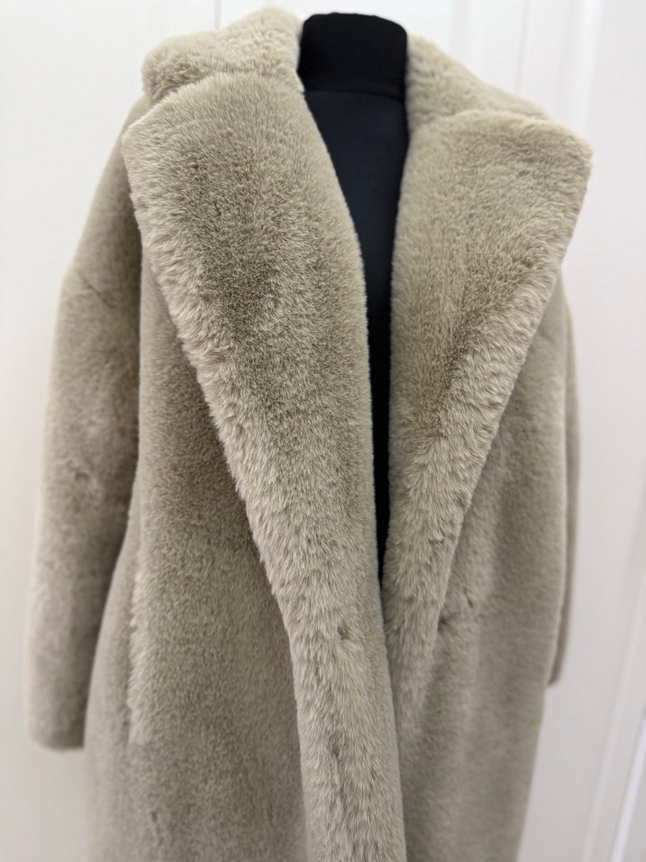 Bej Uzun Kollu Kadın Kürklü Kaban - Görsel 5