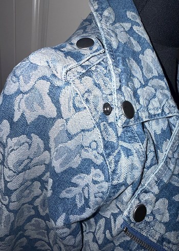 Çiçek Desenli Jean Ceket - Görsel 4