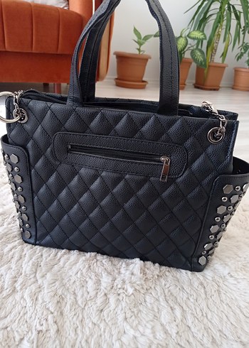 Beden Zincir Detaylı Siyah Deri Punk Çanta