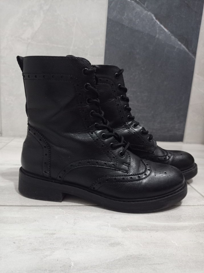 Siyah hakiki deri kadın bot - Görsel 2