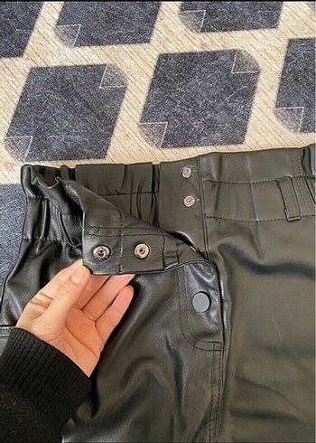 Kemerli Siyah Deri Mini Etek - Görsel 3