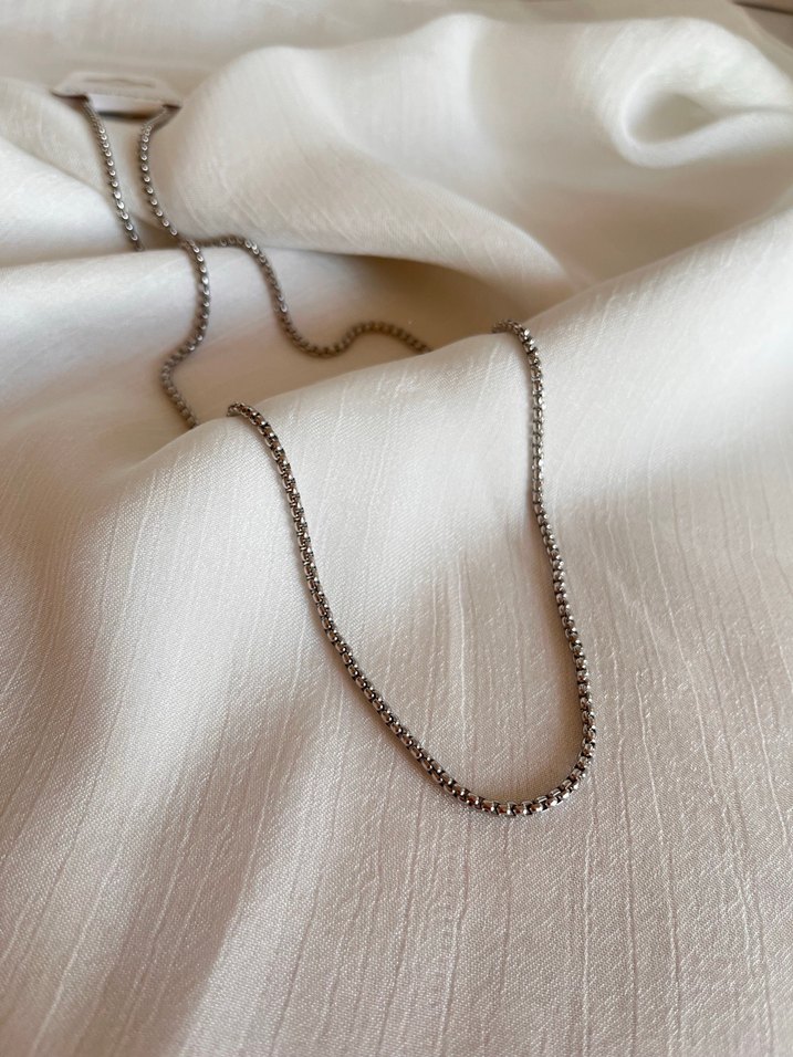 Uzun Gri Zincir Detaylı Minimalist erkek kolye - Görsel 2