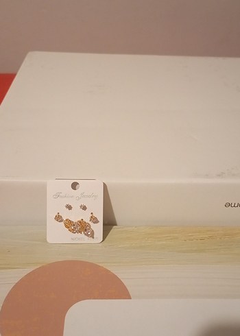 Diğer Altın Renk Mini Payetli Kadın Küpeler