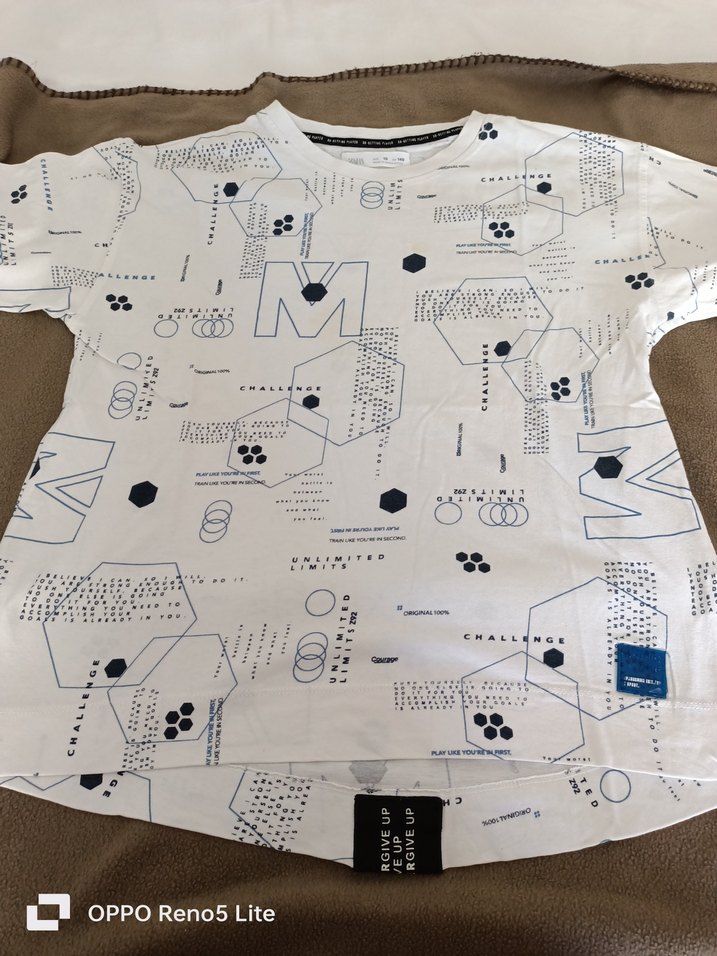 Zara marka 2 adet beyaz Erkek cocuk Tişörtü, Baskılı, Kısa Kollu - Görsel 4