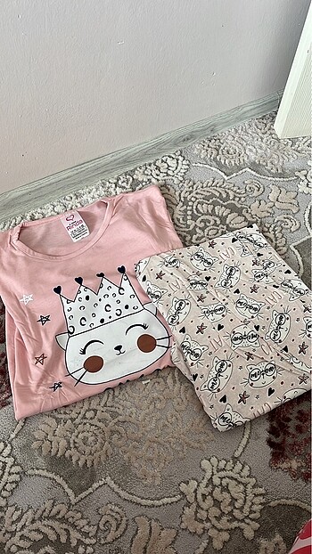 Tişörtlü pijama takımı
