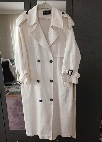 Beyaz Trenchcoat