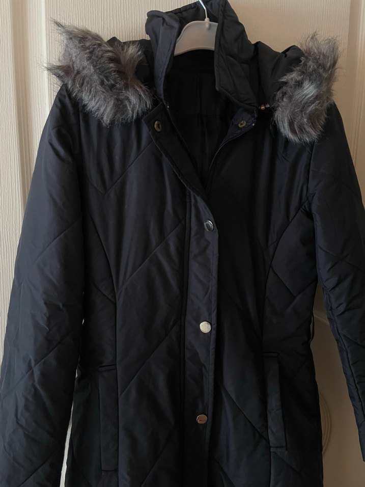 Kürk Detaylı Siyah Uzun Kışlık Kadın Mont - Görsel 2