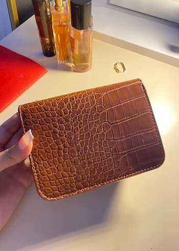 Zincir Detaylı Parlak Kahverengi Deri Çanta - Görsel 2