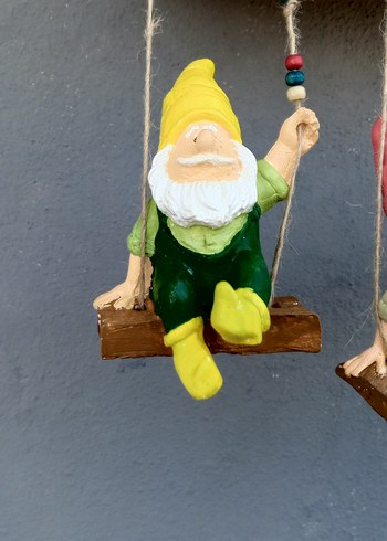 Renkli Salıncakta Cüce Biblo