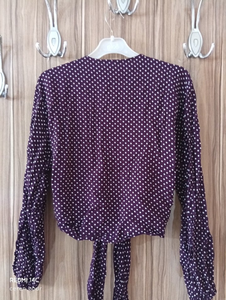 Uzun Kollu Mor Puantiyeli Bağlamalı Bluz - Görsel 3