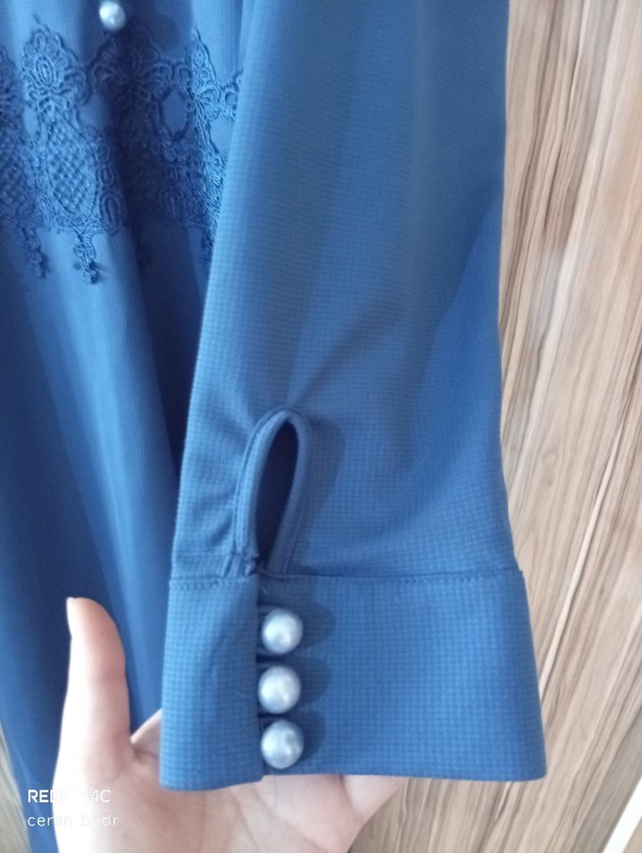 Düğmeli Lacivert Nakışlı Uzun Elbise - Görsel 3