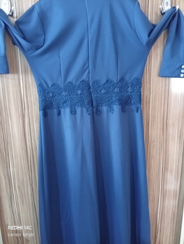 Düğmeli Lacivert Nakışlı Uzun Elbise - Görsel 5