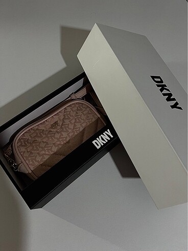 DKNY kol çantası